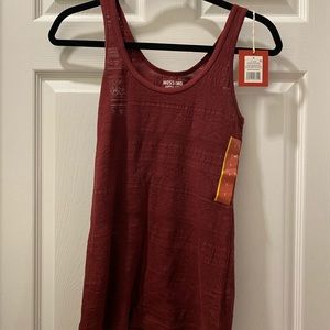 Mossimo target burgundy tank size small